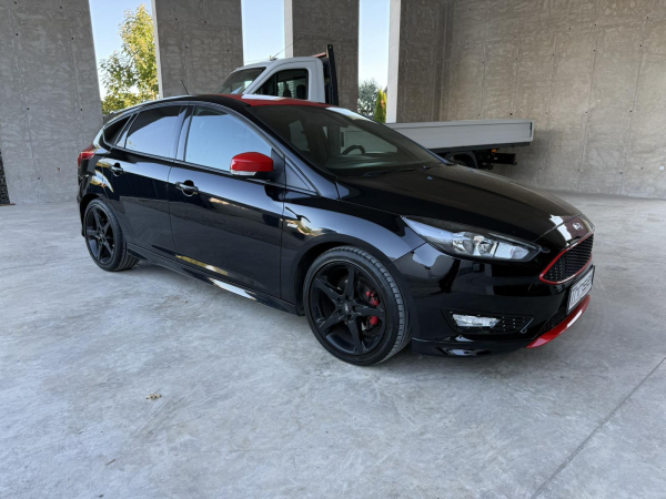 Ford Focus ST-Line Red Black